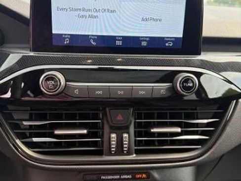 New 2025 Ford Escape ST-Line w/ Cold Weather Package FWD image 15