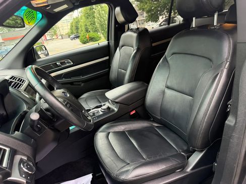 Used 2016 Ford Explorer XLT w/ Equipment Group 202A AWD/4WD image 11