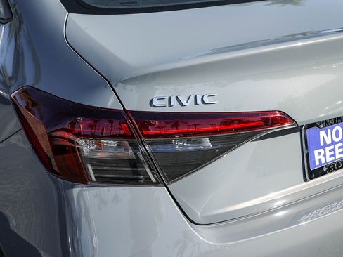 Used 2025 Honda Civic Sport image 12