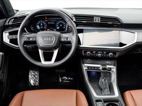 Certified 2025 Audi Q3 2.0T Premium Plus w/ Premium Plus Package image 15