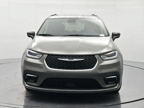 Used 2022 Chrysler Pacifica Touring-L FWD image 2