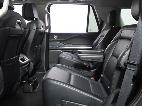 Used 2025 Lincoln Navigator Reserve AWD/4WD image 22