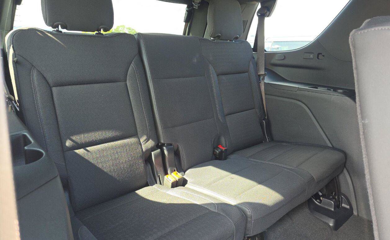 Used 2025 Chevrolet Tahoe LS RWD image 9
