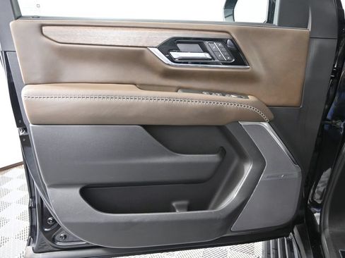 Used 2025 GMC Yukon Denali Ultimate AWD/4WD image 19