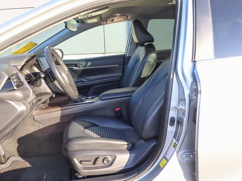 Used 2024 Toyota Camry SE image 7