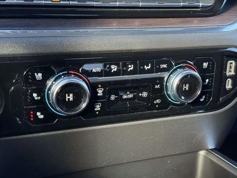 Used 2022 GMC Sierra 1500 SLT w/ SLT Convenience Package image 28