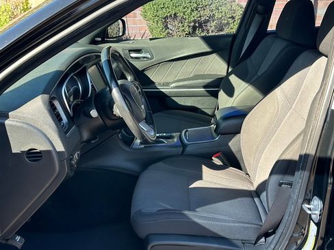 Used 2016 Dodge Charger SXT image 6