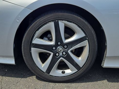 Used 2016 Toyota Prius Four Touring w/ Premium Convenience Package FWD image 9
