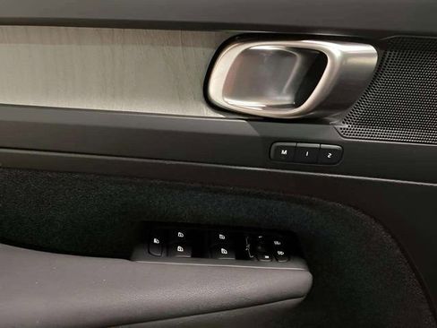 Used 2025 Volvo XC40 B5 Core image 40