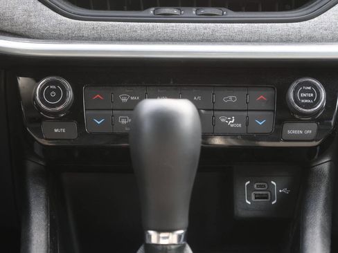 Used 2024 Jeep Compass Latitude w/ Convenience Group image 21