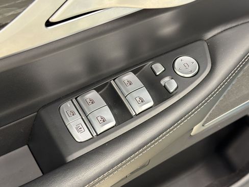 Used 2022 BMW 740i w/ M Sport Package RWD image 27