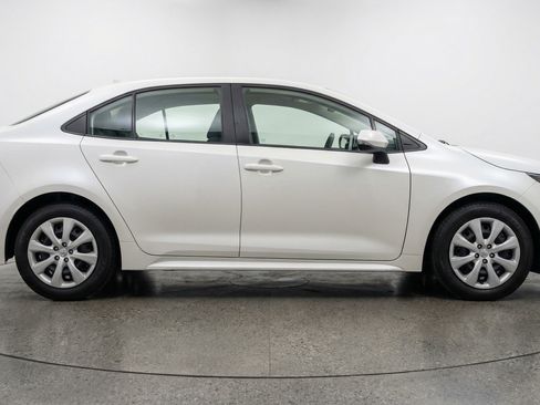 Used 2025 Toyota Corolla LE FWD image 11