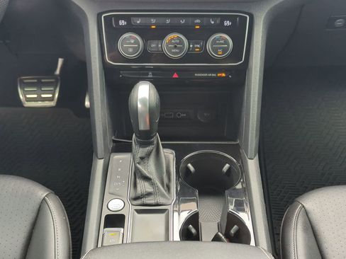 Used 2020 Volkswagen Atlas Cross Sport SEL R-Line image 17