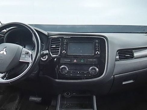 Used 2016 Mitsubishi Outlander AWD image 19