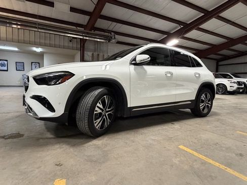 Used 2025 Mercedes-Benz GLA 250 4MATIC image 4