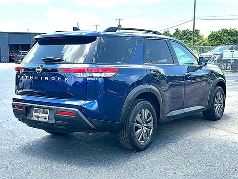 Used 2025 Nissan Pathfinder SV FWD image 8