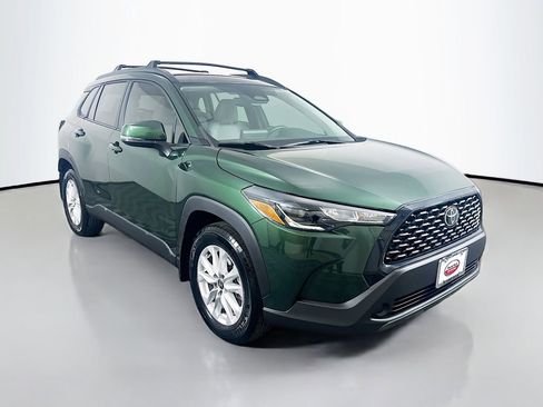 Used 2024 Toyota Corolla Cross LE image 3