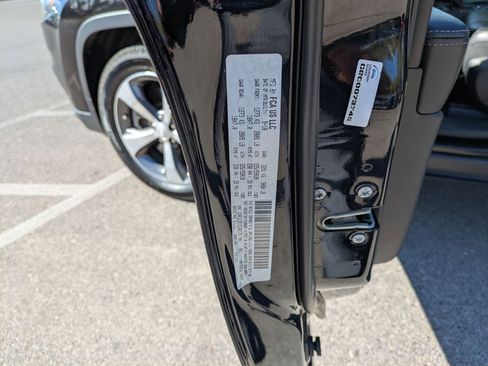 Used 2019 Jeep Cherokee Limited FWD image 32