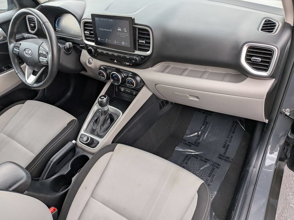 Used 2025 Hyundai Venue SEL FWD image 29