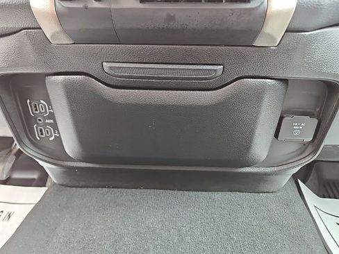 Used 2019 RAM 1500 Laramie image 32