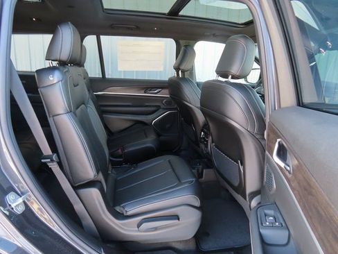 New 2026 Jeep Grand Cherokee L Limited w/ Luxury Tech Group II AWD/4WD image 30