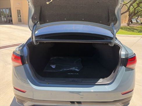 Used 2025 Nissan Sentra SR FWD image 4