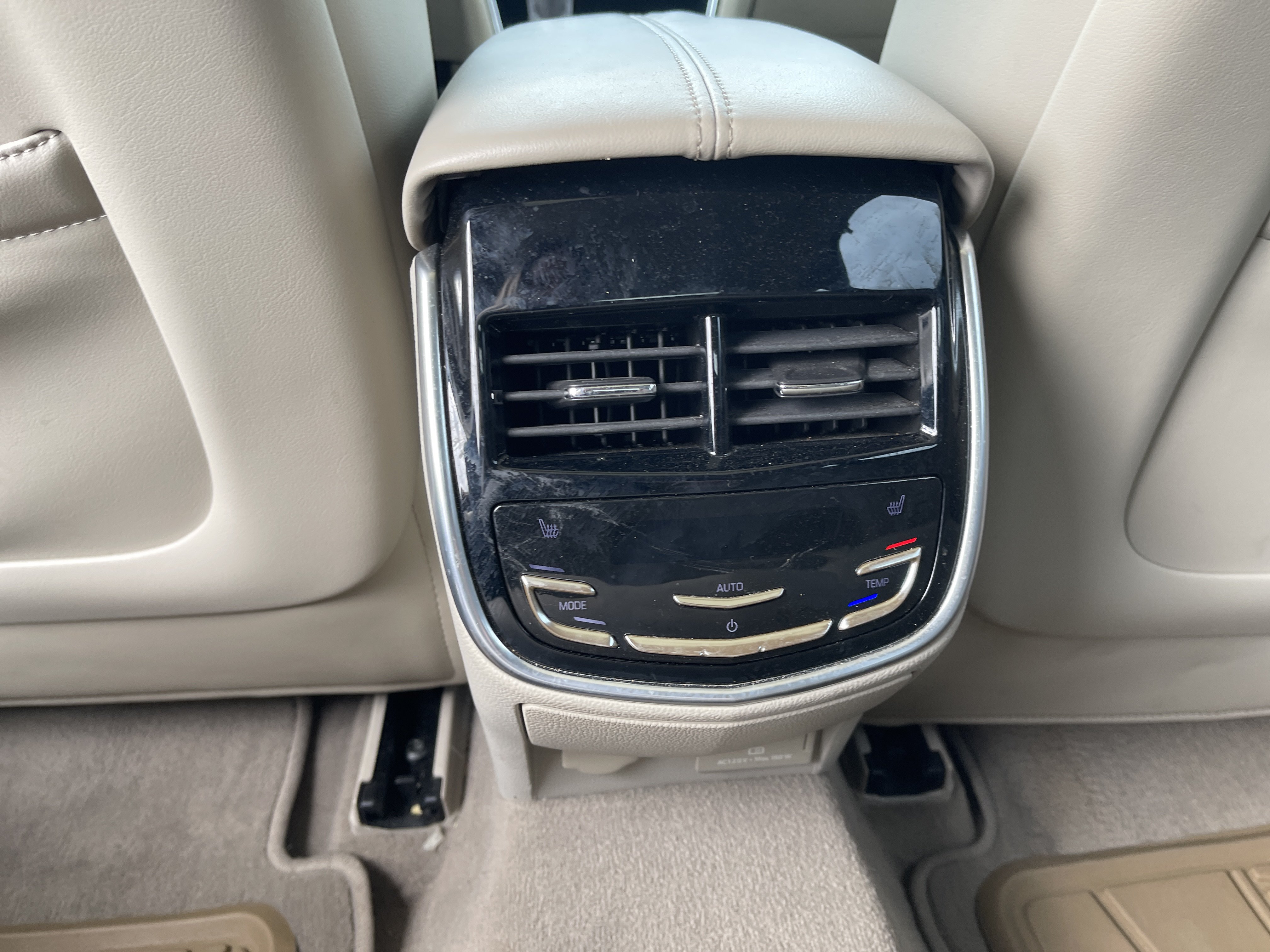 Used 2013 Cadillac XTS Premium FWD image 23