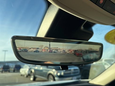 Used 2023 Buick Envision Avenir image 11