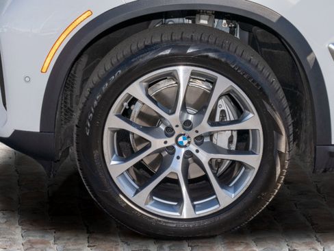 Used 2026 BMW X5 sDrive40i image 39