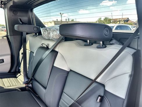 New 2026 GMC Hummer EV 2X image 18