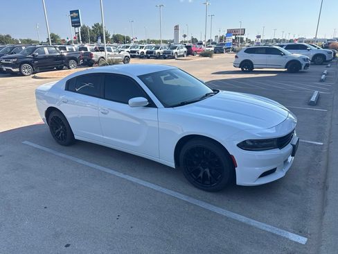 Used 2020 Dodge Charger SXT RWD image 4