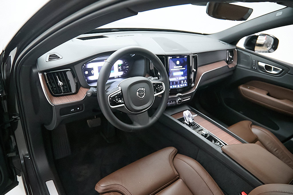 Certified 2023 Volvo XC60 T8 Ultimate w/ Climate Package AWD/4WD image 12
