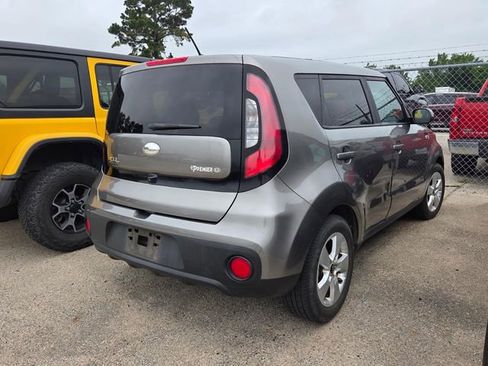 Used 2019 Kia Soul FWD image 2