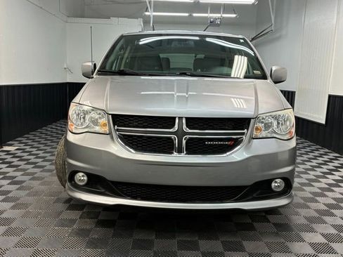 Used 2019 Dodge Grand Caravan SXT w/ Driver Convenience Group FWD image 2