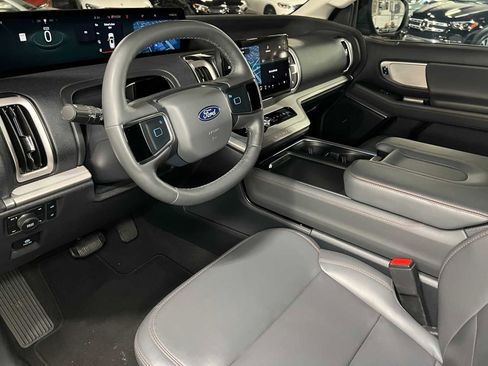 Used 2025 Ford Expedition Active AWD/4WD image 27