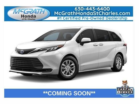 Used 2024 Toyota Sienna LE FWD image 1