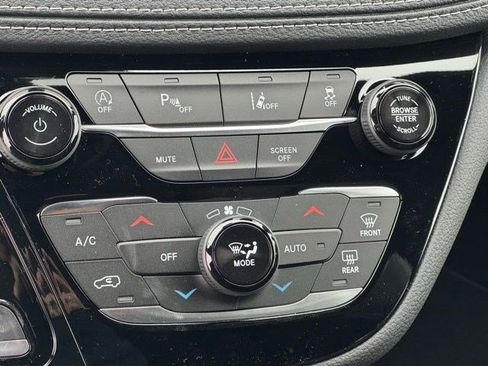 New 2026 Chrysler Pacifica Select FWD image 20