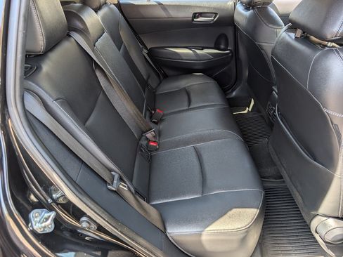 Used 2023 Toyota Corolla Cross XLE w/ Convenience Package FWD image 5