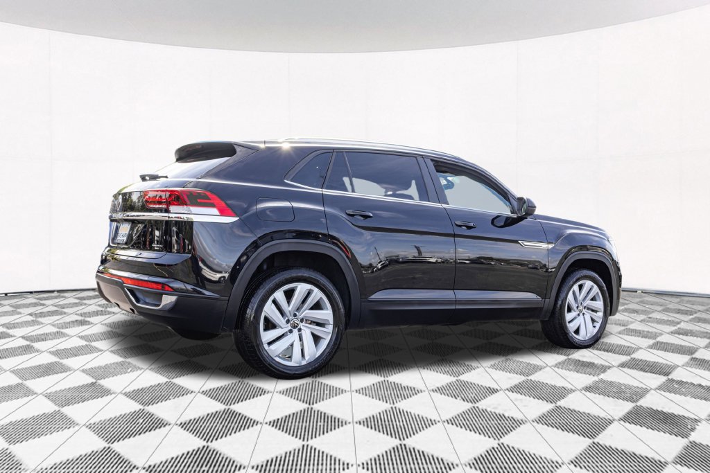 Certified 2023 Volkswagen Atlas Cross Sport SE w/ Panoramic Sunroof Package AWD/4WD image 9