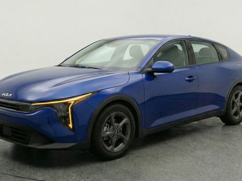 Used 2025 Kia K4 FWD image 3