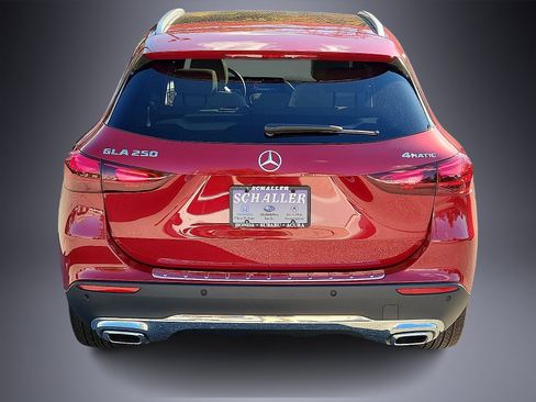 Used 2025 Mercedes-Benz GLA 250 4MATIC image 5