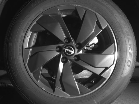 Used 2025 Nissan Rogue SV FWD image 14