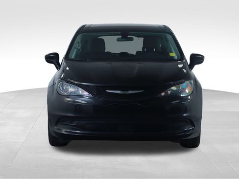 Used 2022 Chrysler Voyager LX FWD image 6