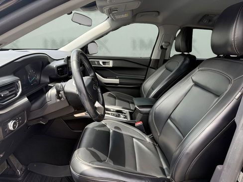 Used 2021 Ford Explorer XLT w/ Equipment Group 202A AWD/4WD image 9