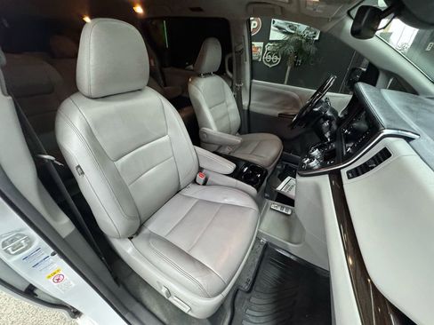 Used 2018 Toyota Sienna XLE Premium image 21