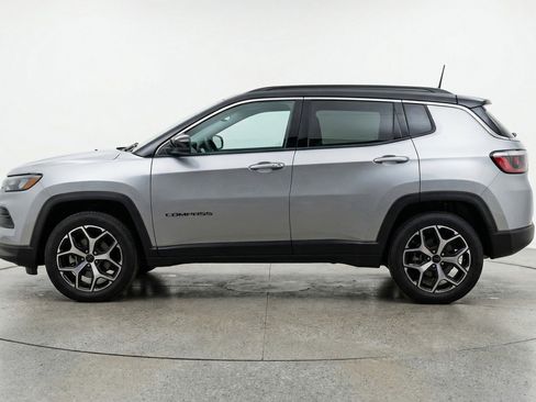 Used 2025 Jeep Compass Limited image 5