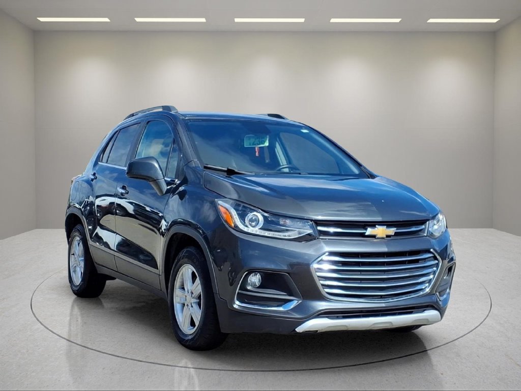 Used 2017 Chevrolet Trax LT w/ LT Convenience Package FWD image 3