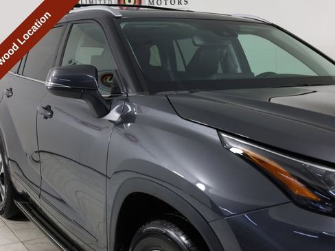 Used 2022 Toyota Highlander XLE AWD/4WD image 38