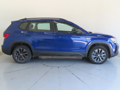Used 2023 Volkswagen Taos S FWD image 2