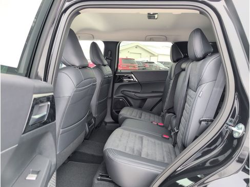 New 2026 Mitsubishi Outlander SE image 18